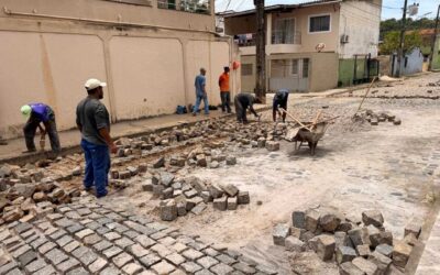 Prefeitura de Ilhéus executa obra de pavimentação no Eixo J, no Hernani Sá.