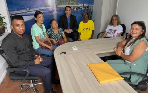 Prefeitura de Ilhéus discute passe livre com associação de pessoas com doença falciforme.