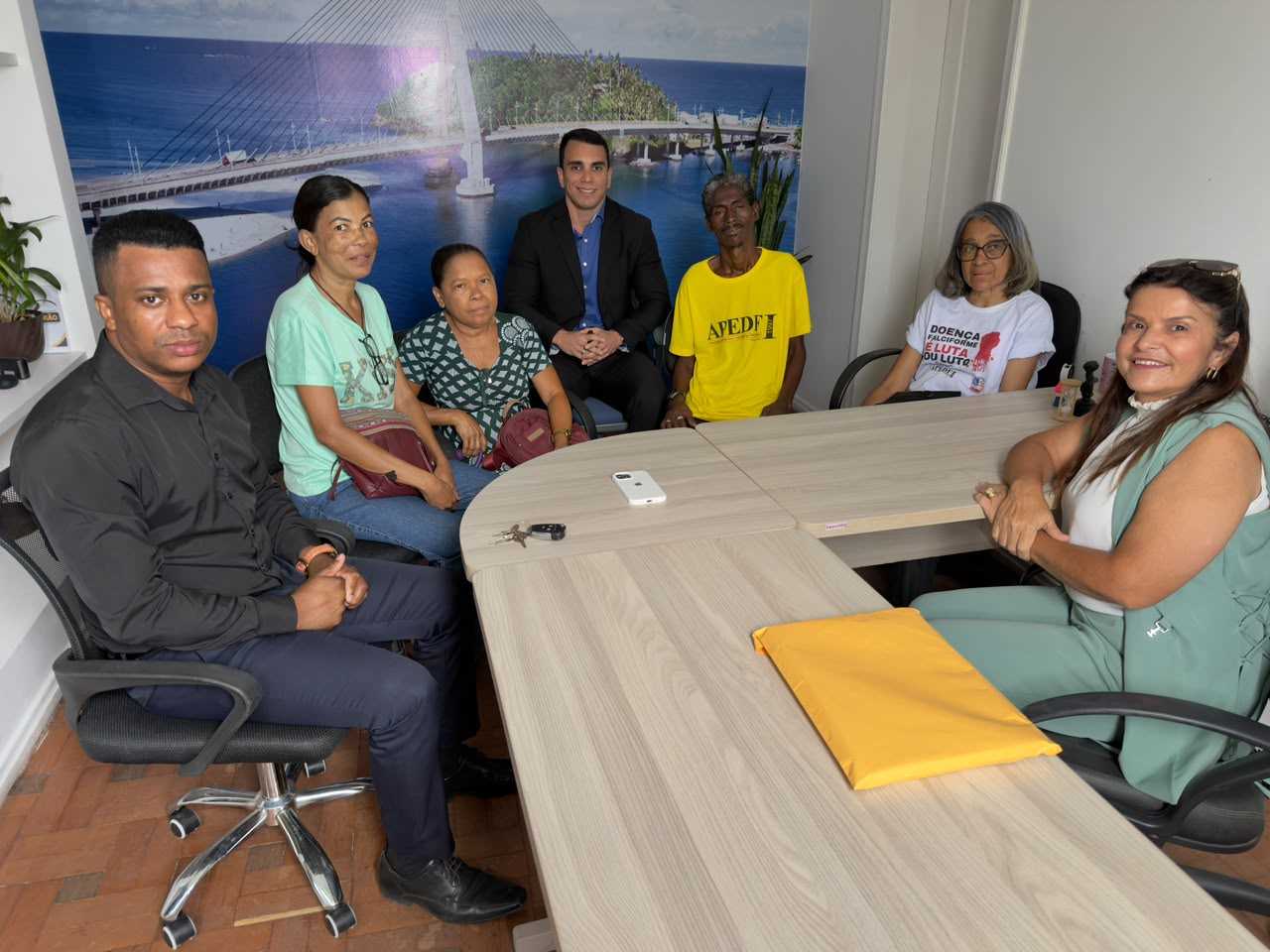 Prefeitura de Ilhéus discute passe livre com associação de pessoas com doença falciforme.