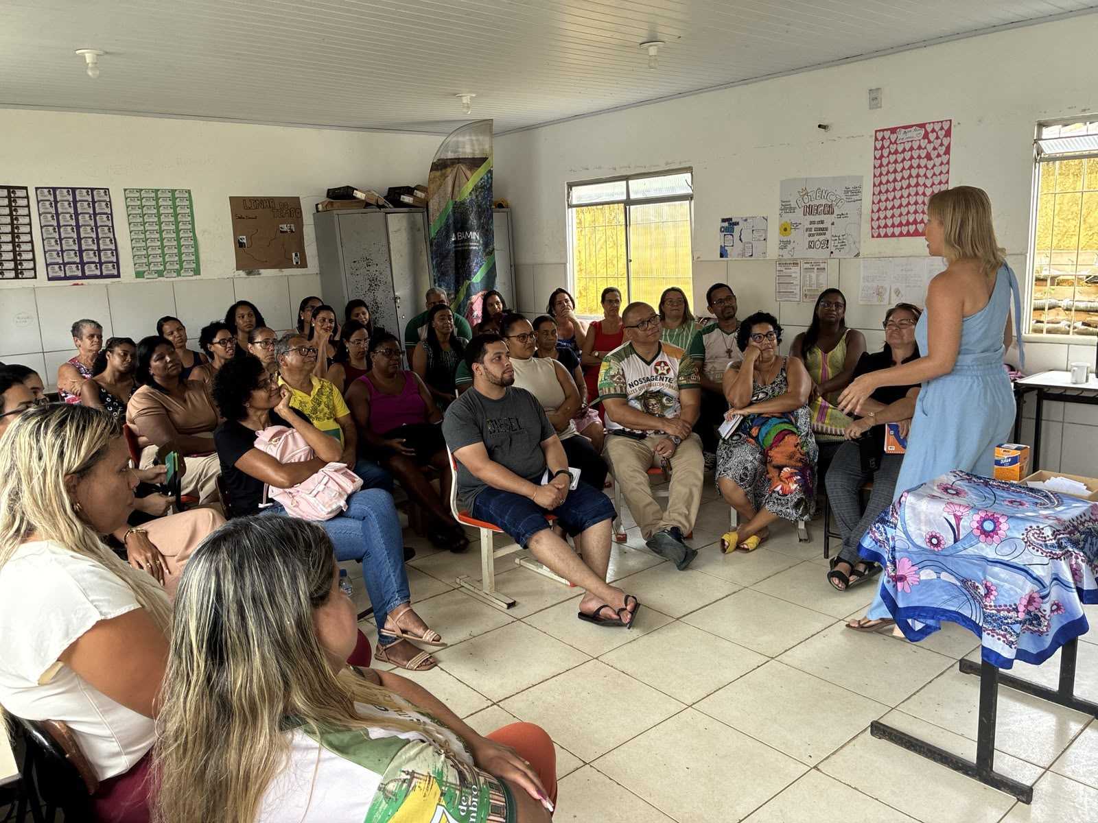 Secretaria de Políticas para Mulheres promove atividade com educadores no São José.