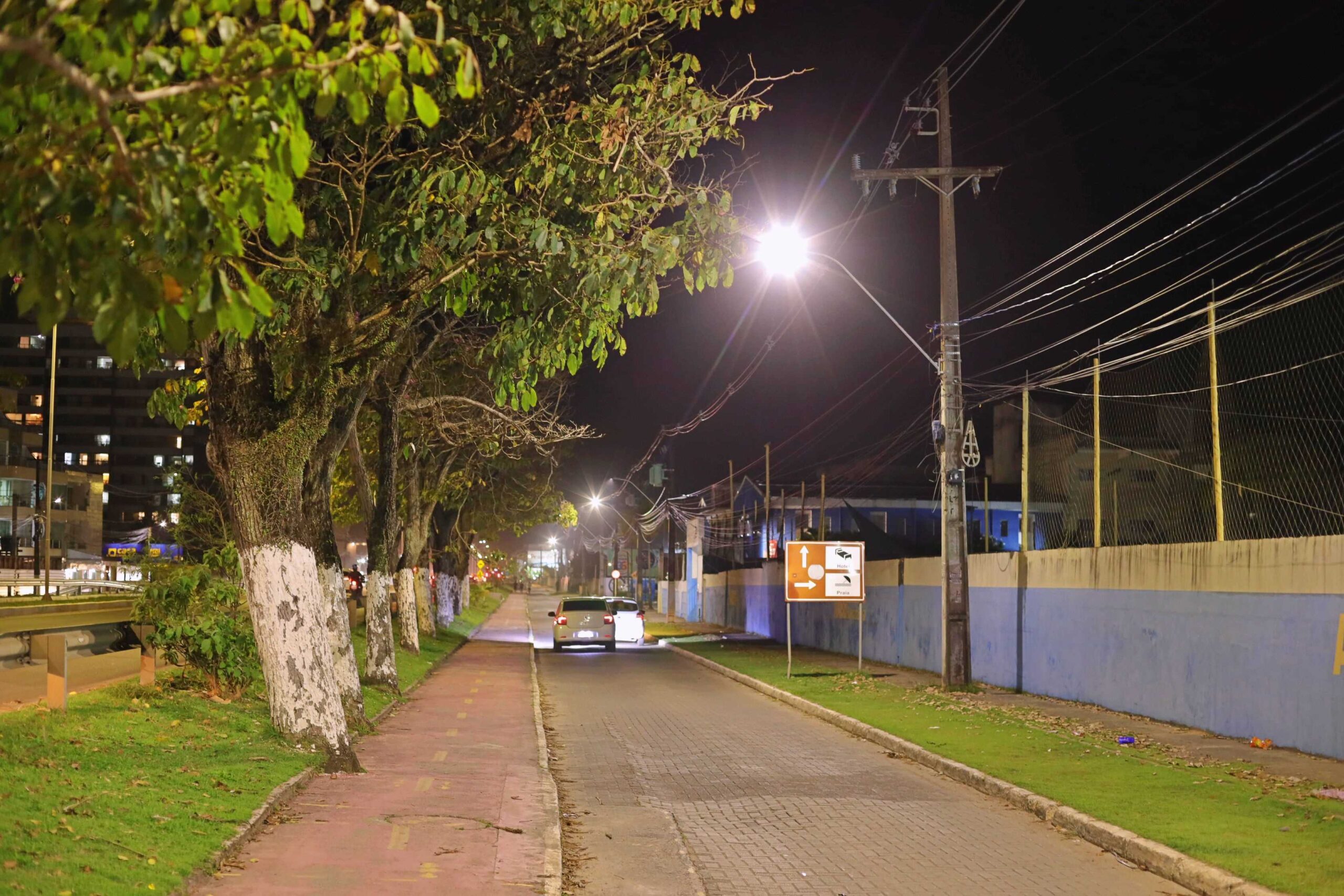 Disk Iluminação facilita solicitação de reparos na iluminação pública de Ilhéus.