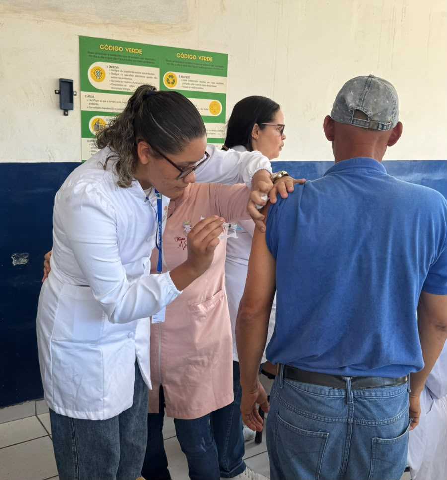 Ilhéus recebe vacina Pneumo 20 e amplia proteção de idosos e crianças.