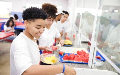 SEC serve 1,5 milhão de refeições por dia e reforça segurança alimentar e nutricional dos estudantes da rede estadual.