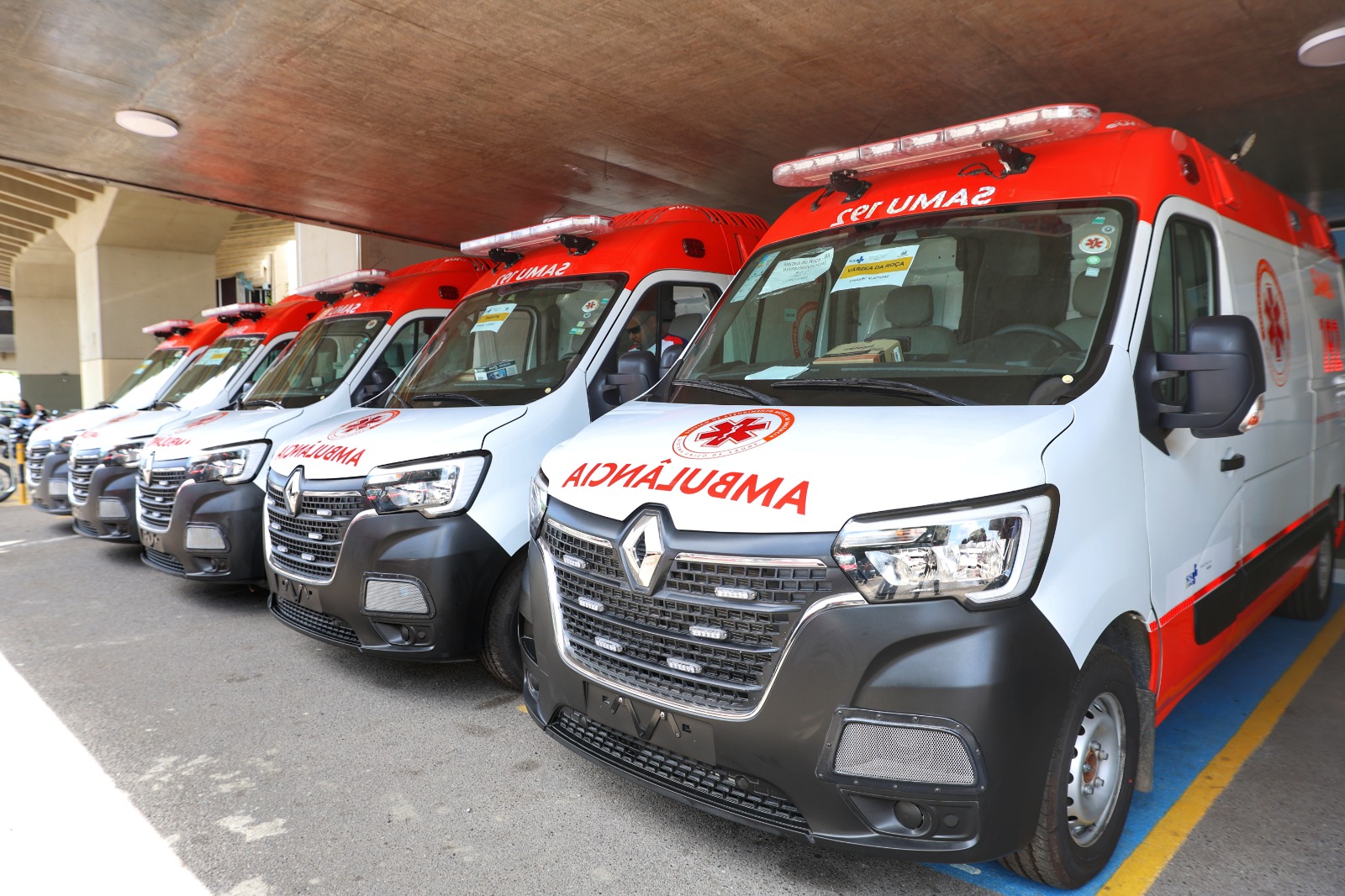 Bahia é contemplada com dez novas ambulâncias para reforçar serviço do SAMU e transporte de pacientes.