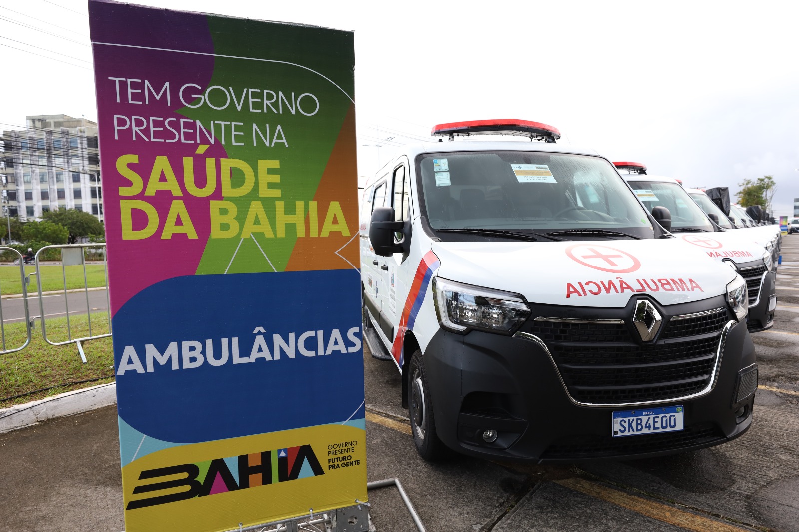 MS e Sesab entregam 14 ambulâncias e iniciam atendimentos da carreta de cardiologia do Agora Tem Especialistas.