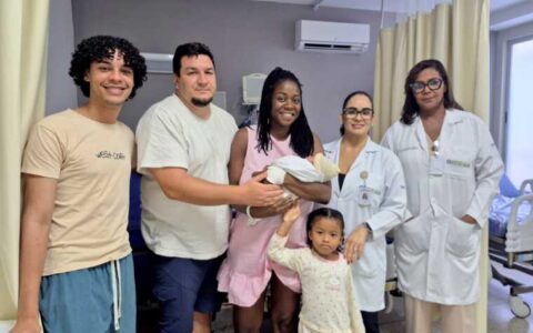 Materno-Infantil de Ilhéus promove acolhimento sem fronteira e realiza parto em americana sem domínio da língua portuguesa.